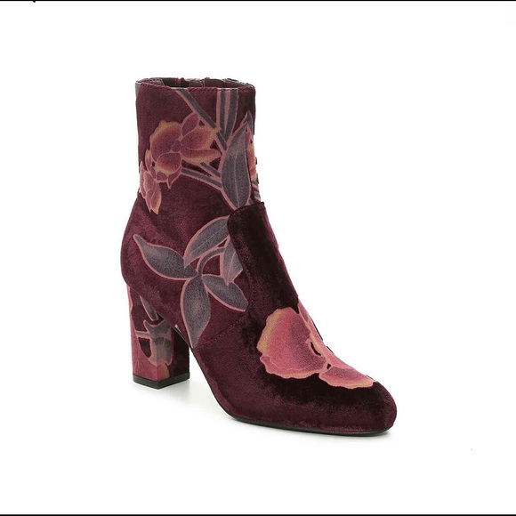 Steve Madden Shoes - Flash Sale! Steve Madden Elissa Velvet Bootie